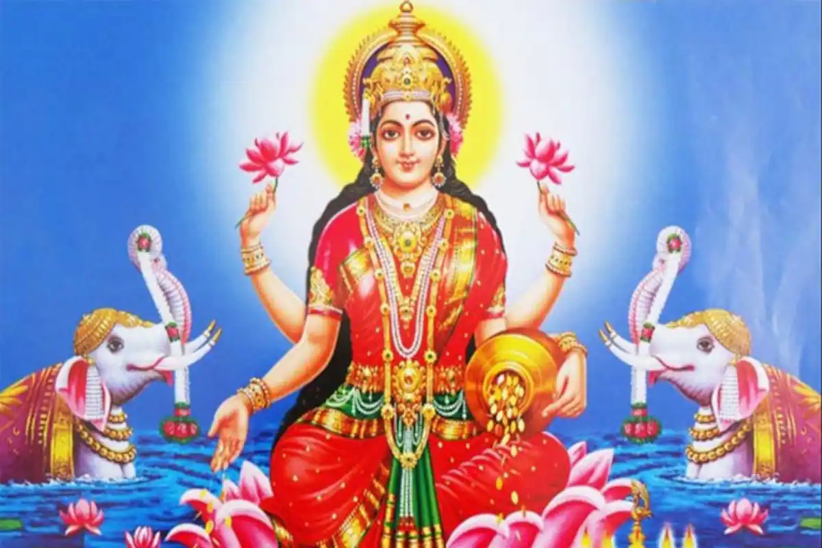 ಸ್ತ್ರೀಯರು ವರಮಹಾಲಕ್ಷ್ಮಿ ಹಬ್ಬದ ದಿನ ವ್ರತಾಚರಣೆ ಮಾಡುವುದು ಯಾಕೆ ? ವ್ರತಾಚರಣೆ ಮಾಡುವುದರಿಂದ ಸಿಗುವ ಪುಣ್ಯವೇನು..!!